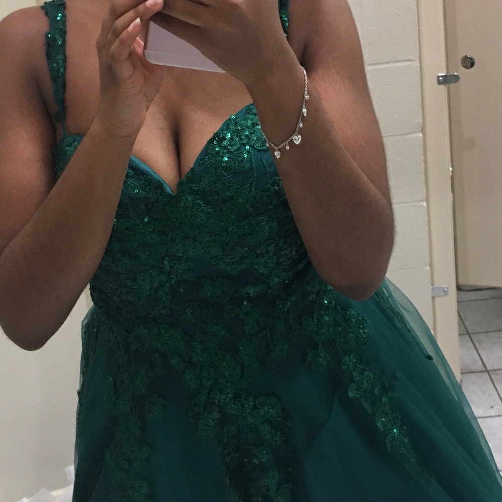 💚Evergreen Prom Dress With Green Sequened Bodice 💚